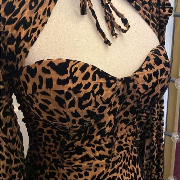Lavish Alice Elegant Leopard Print Long Sleeve Dress,,US2 - Picture 3 of 13